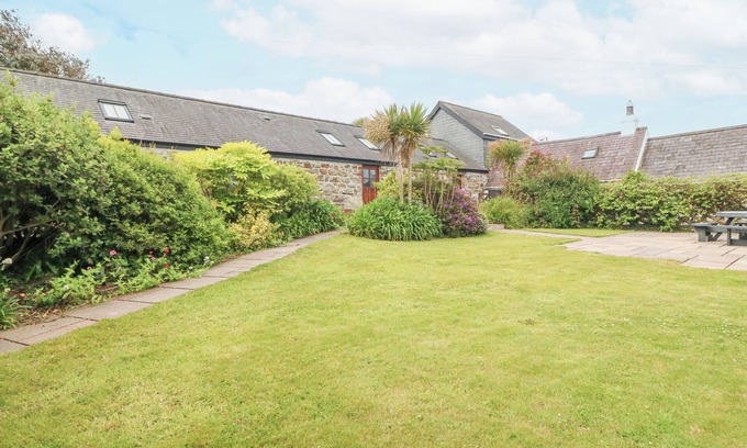 Bwlchtocyn Cabaña | THE OLD DAIRY, pet friendly, country holiday cottage in Abersoch