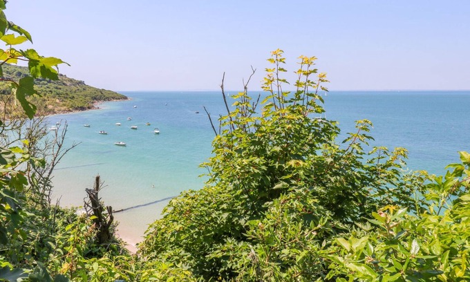 Totland Bay Cabaña | The Old Kitchens