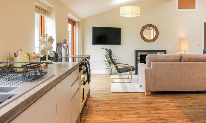 Ellenhall Cabaña | THE OLD SMITHY, pet friendly, with a garden in Eccleshall