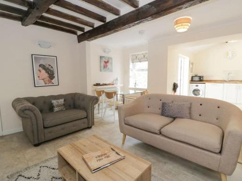 Ruthin Casa | The Old Stables - Pet-Friendly Stay Near Ruthin Castle with Parking