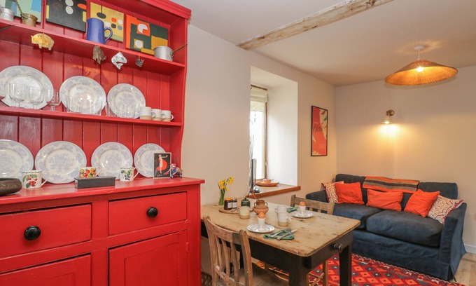 Llanvair Kilgeddin Cabaña | THE OLD STABLES, with a garden in Usk