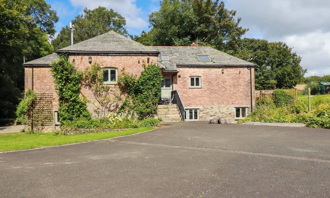 St. Mabyn Cabaña | THE OLD WATERMILL, pet friendly, luxury holiday cottage in St Mabyn