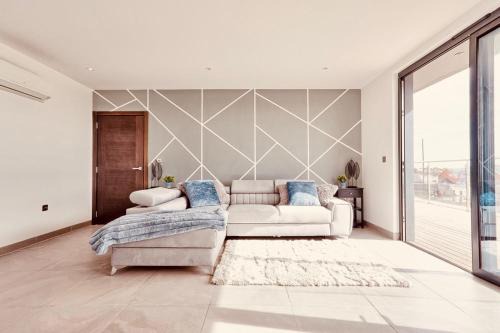 Chelmsford Apartamento | The Opulent Property Project Penthouse Chelmsford 2 Bed 2 Bath Sleeps 6 Free Parking 2 Kings or 4 singles and Double Sofabed Ideal for long stays, corporates, families, Insurance