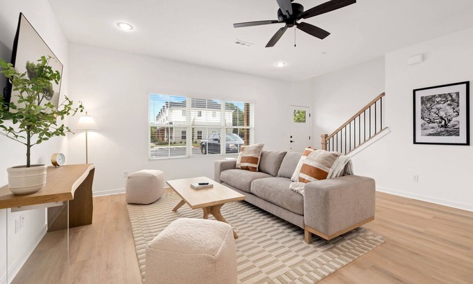 Fayetteville Casa | The Outfield-30+ day stays only!-2mi to Downtown