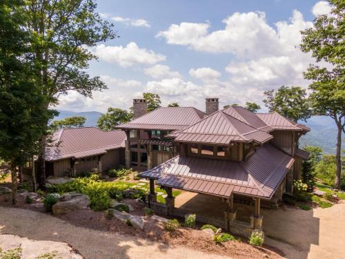 Banner Elk Casa | The Outside Inn at Eagles Nest
