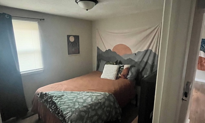 Springfield Casa | The Painted Peaks Room