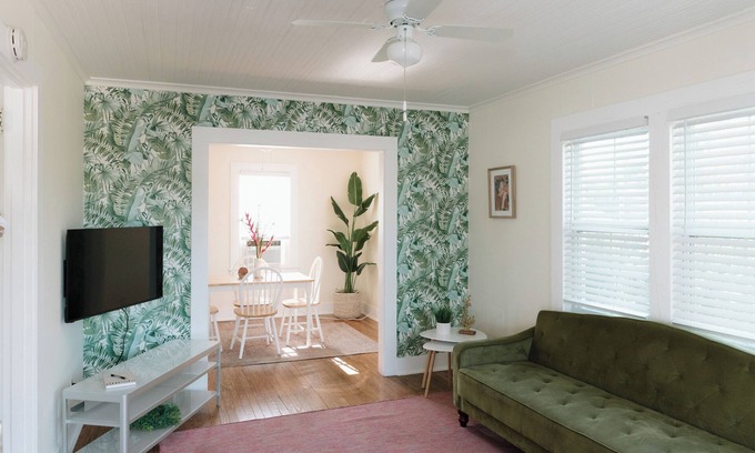 Downtown Casa | The Palm House- Downtown Pensacola