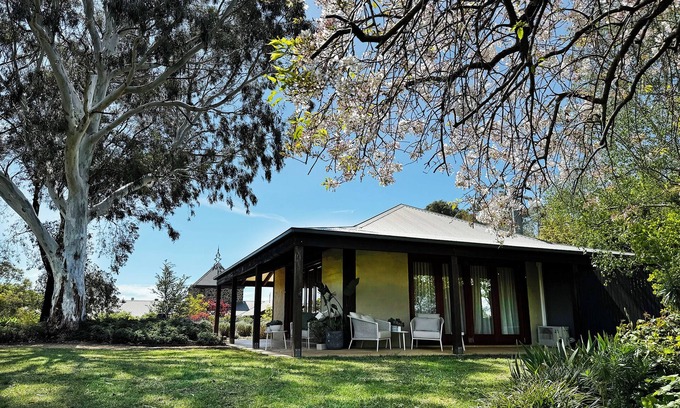 Coldstream Otro | The Pavilion Yarra Valley pet friendly luxury retreat & boutique wedding venue
