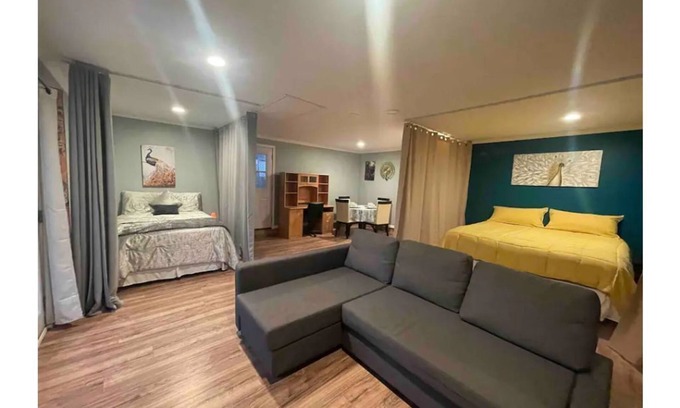Glendora Casa | The Peacock House