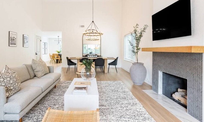 Mission Viejo Casa | The Perch - 4 Bd Luxurious Oasis, Nearby Beaches, & Backyard