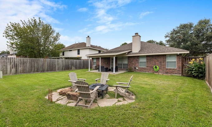 Barker Villa | The Perfect Harmony - Stylish 3BR Retreat w/ Easy City Access