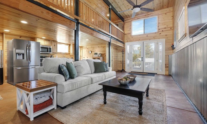 North Fork Casa | The Pine Loft Family-Friendly Nature Retreat