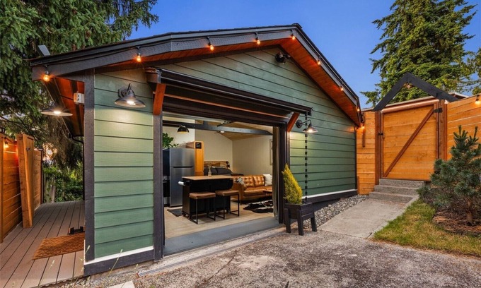 Eastside Apartamento | The Pinewood ~ A serene PNW studio retreat with charm & privacy in Tacoma