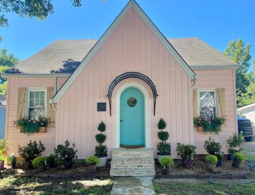 Clarksville Casa | The Pink House in Downtown Clarksville