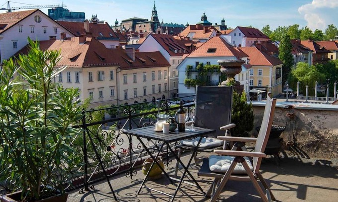 Ljubljana Old Town Apartamento | The Poet’s Inspiration