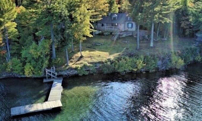 Munising Casa | The POINT and Cottage - Lakefront property with spectacular views!