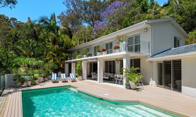 Clareville Casa | The Pool House with Dazzling Views & 2 minutes to Claireville Beach