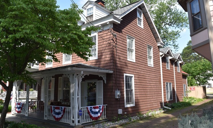 Chestertown Casa | The Portside Manor - Queen Street Chestertown - Walking Distance to Downtown