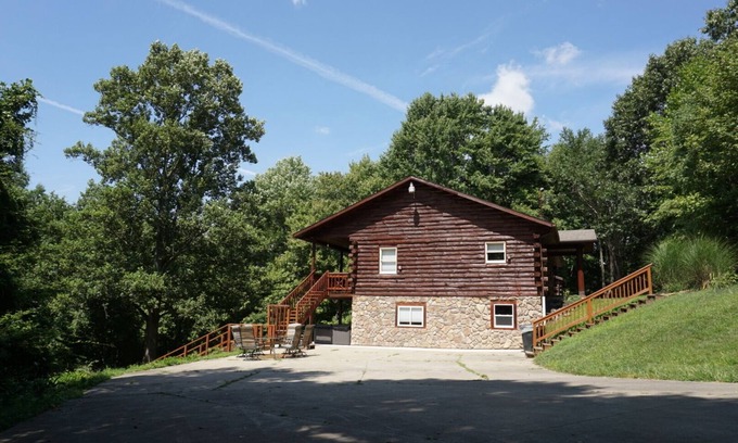New Philadelphia Cabina | Deerwood Cabin - 5 Bedroom Cabin for Rent - Capacidad 20