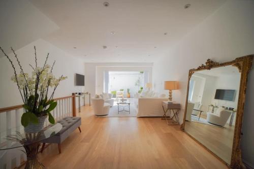 Holland Park Casa | The Prestigious Residence with Modern Elegance