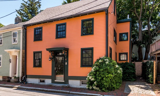 Newburyport Casa | The Pumpkin House, a Classic Single Family Sanctuary in the Heart of Newburyport