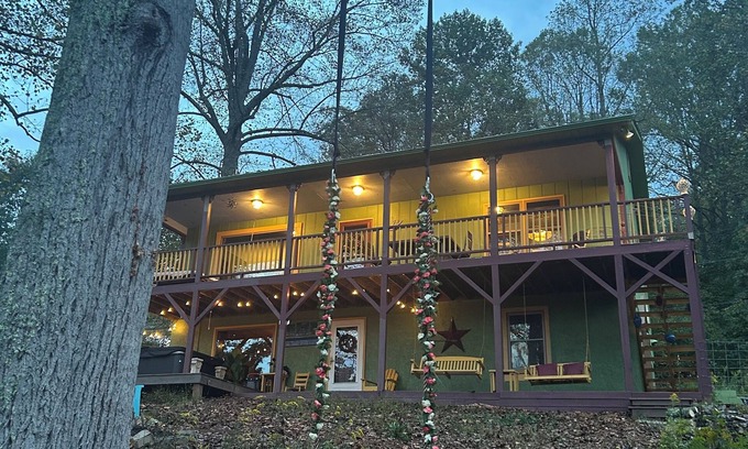 Burnsville Casa | The Queen of Hearts House: An Eclectic, Rustic & Royal Wonderland