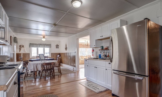 West Alton Casa | The Quintessential Lakefront Cabin! Sleeps 12