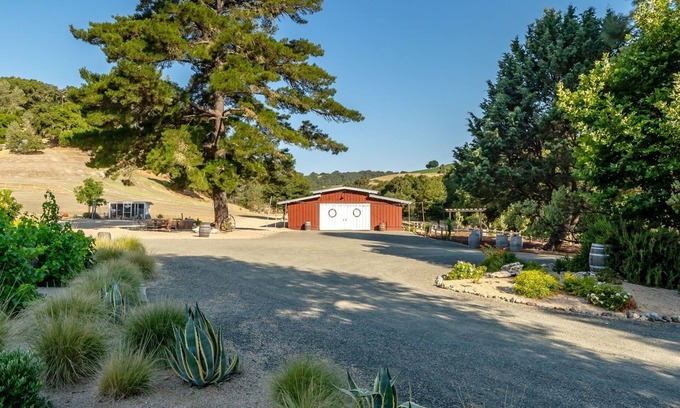Paso Robles Casa | The Quintessential Barn at Farm Blanc Et Rouge