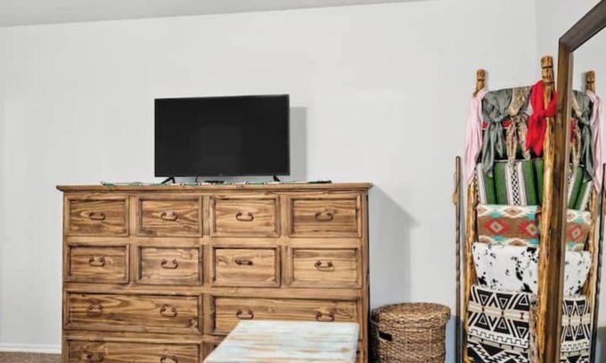 North by Northwest Casa | The Raider Rambler-cozy country w/ping pong