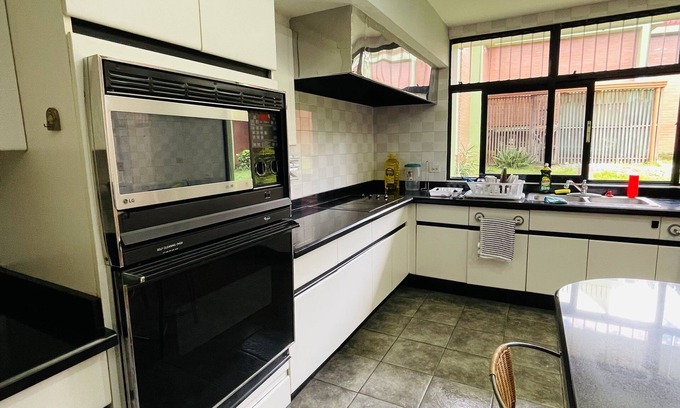 Pavas Cama Y Desayuno | The Rainier Bed & Breakfast 2