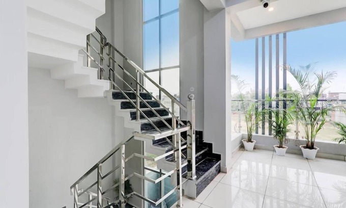 Malihabad Hotel | The Renaya Hotel