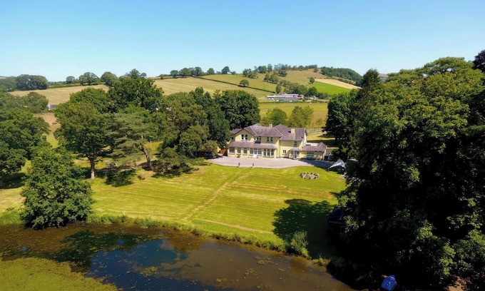 Pumpsaint Casa | THE RETREAT AT GLANRANNELL PARK HOUSE, family friendly in Llansawel
