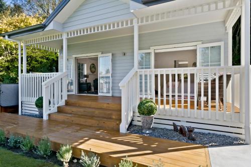 Rangatira Park Cama Y Desayuno | The Retreat Luxury Garden Villa