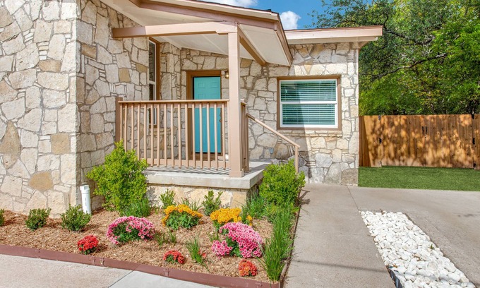 Granbury Casa | The Retreat on Rucker