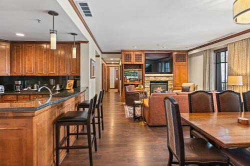 Aspen Casa | The Ritz-Carlton Club, Two-Bedroom Premier Residence 8307, Ski-in & Ski-out Resort in Aspen Highlands