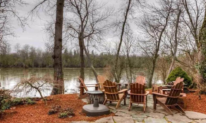 Keizer Casa | The River Retreat - Casa de 5 habitaciones en el río Willamette en Salem, Oregon