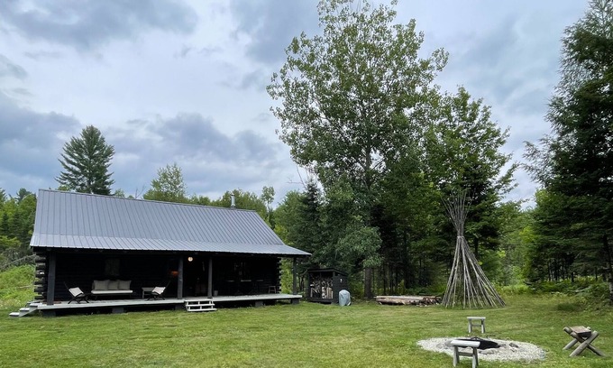 Iron River Cabina | The Riverhaus:Private, peaceful on Paint River