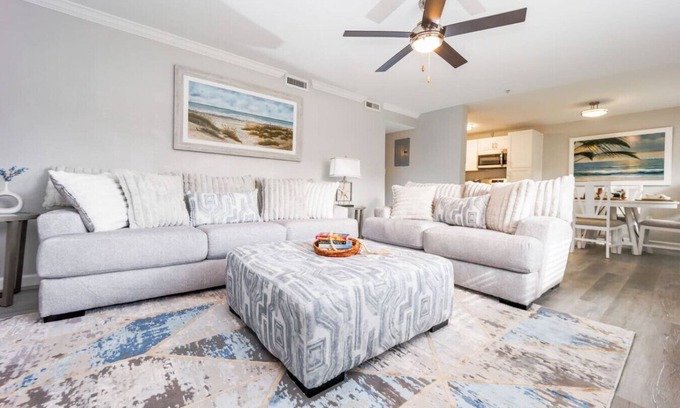 Fort Myers Apartamento | The Riverwalk Retreat | Chic Downtown 2BR Condo