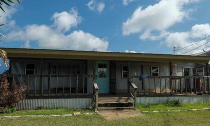 Minden Casa | The Rodeo House @ Yellow Rose Canyon