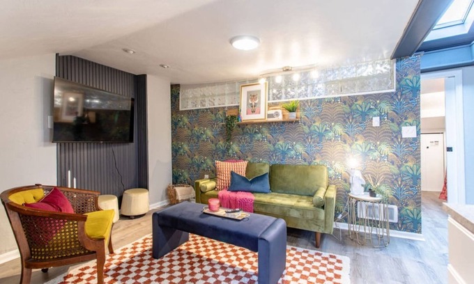 Bloomfield Apartamento | The Roxy: Short/Long Term Stay | Park Off-St Free