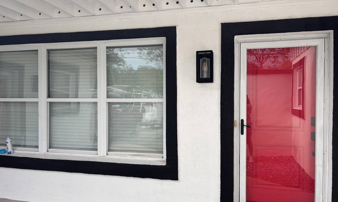 Jacksonville Casa | The Royal Retreat – Peaceful 3BR Getaway Just minutes from downtown Jacksonville