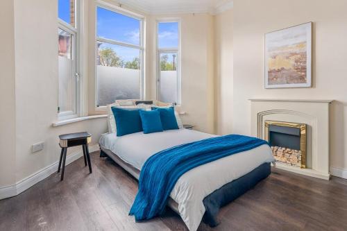 Newport Casa | The Royal Stay at Queens Hill Sleeps 10