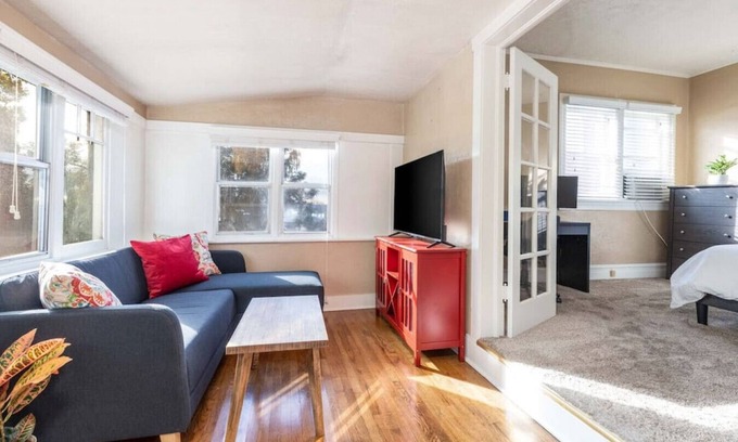 Lower Avenues Apartamento | The Ruby Suite - Charming Historic Avenues`s Apt