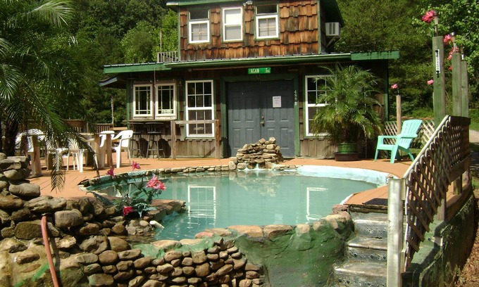 Wildwood Cabina | El agujero de riego rústico "20 minutos a Chattanooga