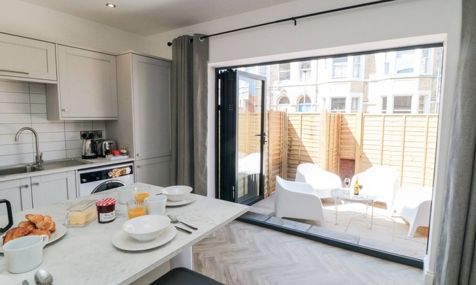 South Cliff Cabaña | The Salthouse Apartment 1