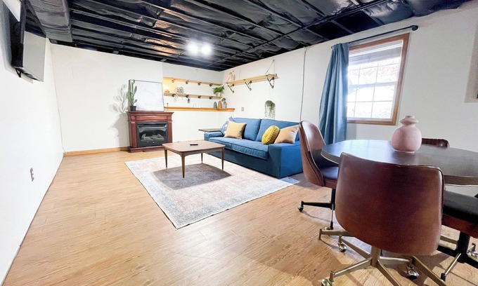 St. Robert Apartamento | The Sapper Snug - Mins 2 FLW