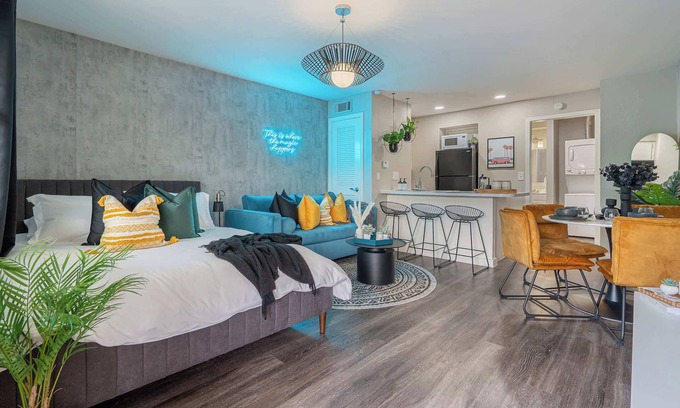 Allandale Apartamento | The Sapphire | Creative Studio | Sleep 5 in Austin