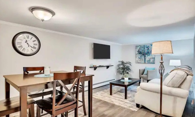 Saratoga Springs Apartamento | The Saratoga Hideaway|Gazebo|Short Walk to Track