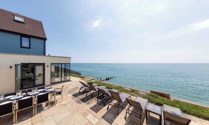 Selsey Casa | The Sea House - Ultimate Seafront Living & Sunsets