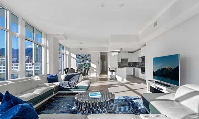 Lower Lonsdale Apartamento | The Shipyards Penthouse